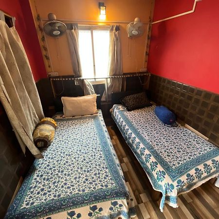 Calcutta Backpackers Homestay -Only For Backpackers & Travellers ภายนอก รูปภาพ