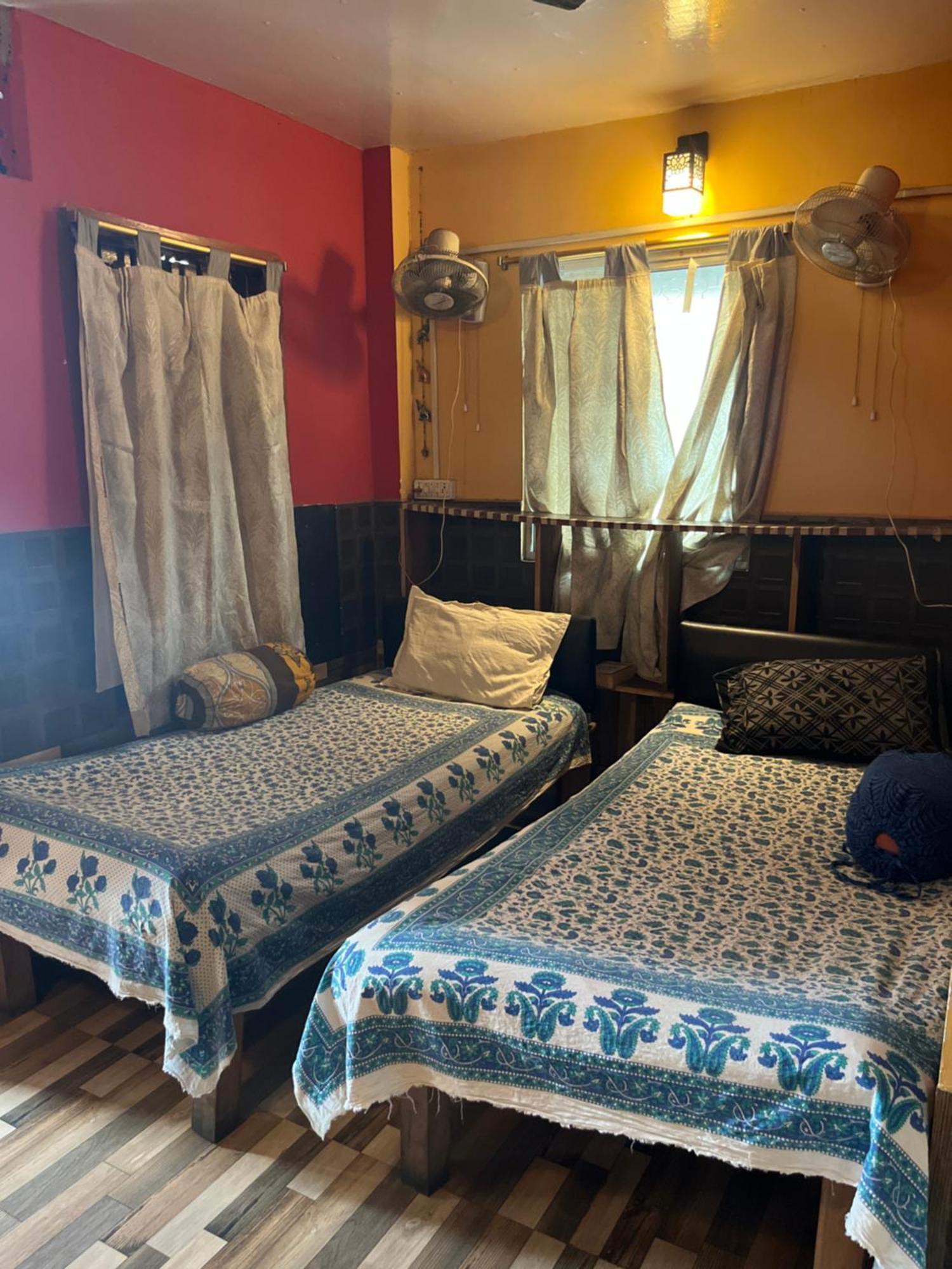 Calcutta Backpackers Homestay -Only For Backpackers & Travellers ภายนอก รูปภาพ